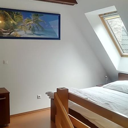 FATRAPARK 1 U SOVIČKY štúdio, kuchynka, kúpeľňa,s balkónom grátis parkovanie v podzemnej garáži Ruzomberok Esterno foto