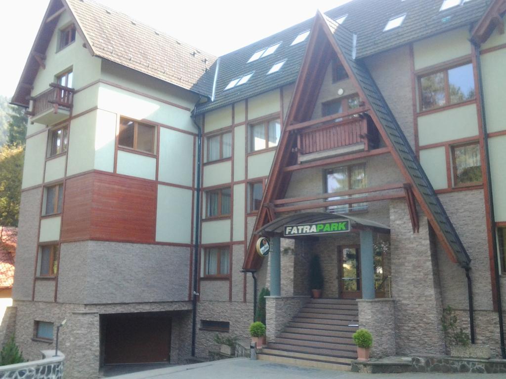 FATRAPARK 1 U SOVIČKY štúdio, kuchynka, kúpeľňa,s balkónom grátis parkovanie v podzemnej garáži Ruzomberok Esterno foto