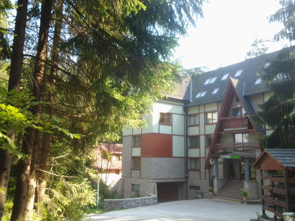 FATRAPARK 1 U SOVIČKY štúdio, kuchynka, kúpeľňa,s balkónom grátis parkovanie v podzemnej garáži Ruzomberok Esterno foto