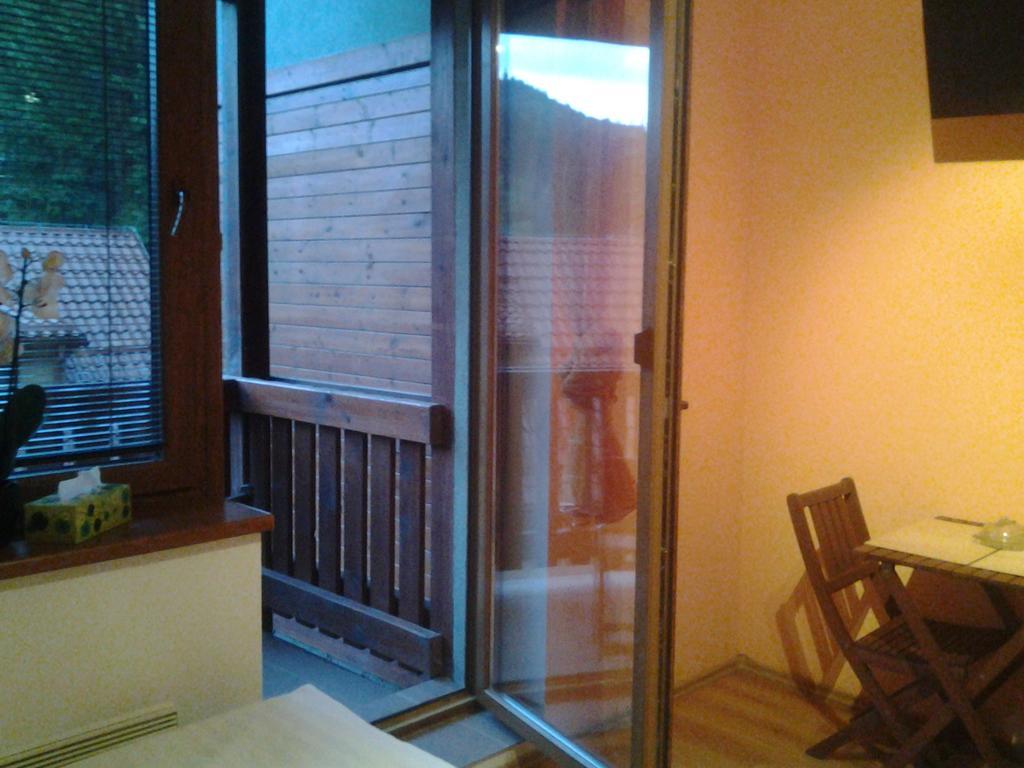 FATRAPARK 1 U SOVIČKY štúdio, kuchynka, kúpeľňa,s balkónom grátis parkovanie v podzemnej garáži Ruzomberok Esterno foto