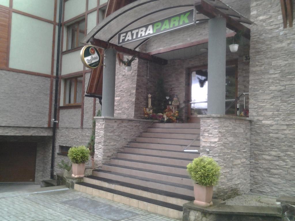 FATRAPARK 1 U SOVIČKY štúdio, kuchynka, kúpeľňa,s balkónom grátis parkovanie v podzemnej garáži Ruzomberok Esterno foto