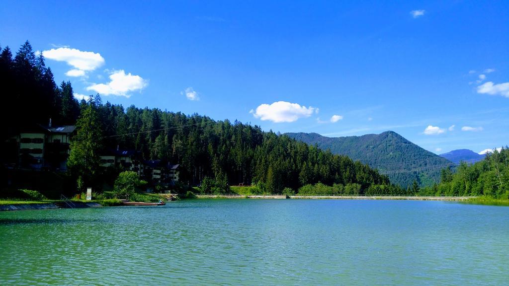 FATRAPARK 1 U SOVIČKY štúdio, kuchynka, kúpeľňa,s balkónom grátis parkovanie v podzemnej garáži Ruzomberok Esterno foto